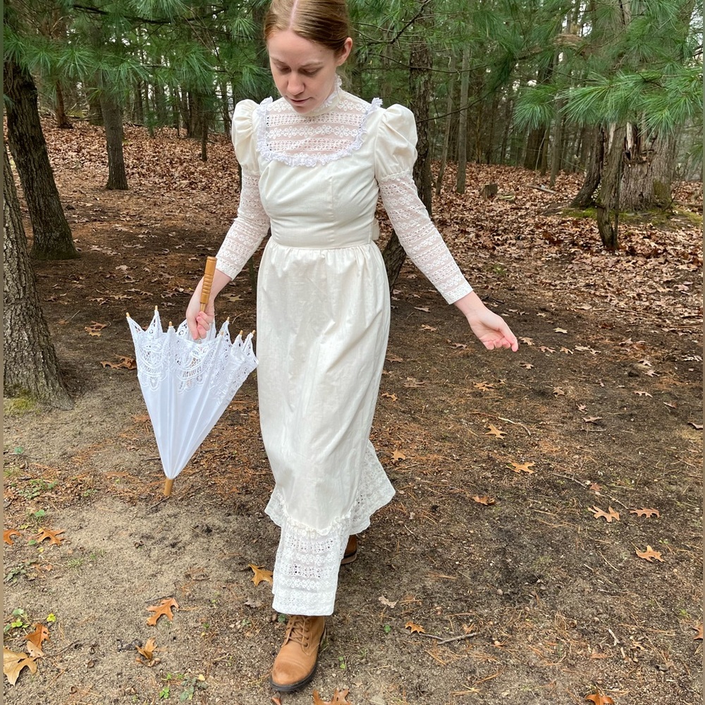70s Lanz Victorian Style Ivory Dress - Picture 4 of 16